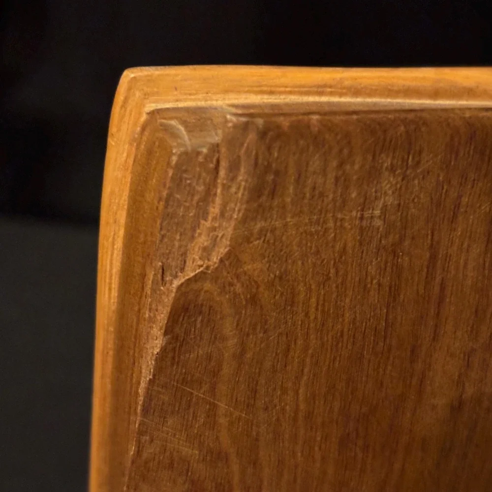 Wooden Giraffe Bookends: Hand-Carved Animal Shelf Decor